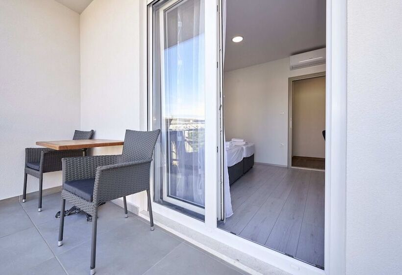 پانسیون Apartments & Rooms žaja