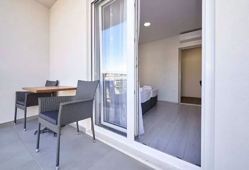 پانسیون Apartments & Rooms žaja