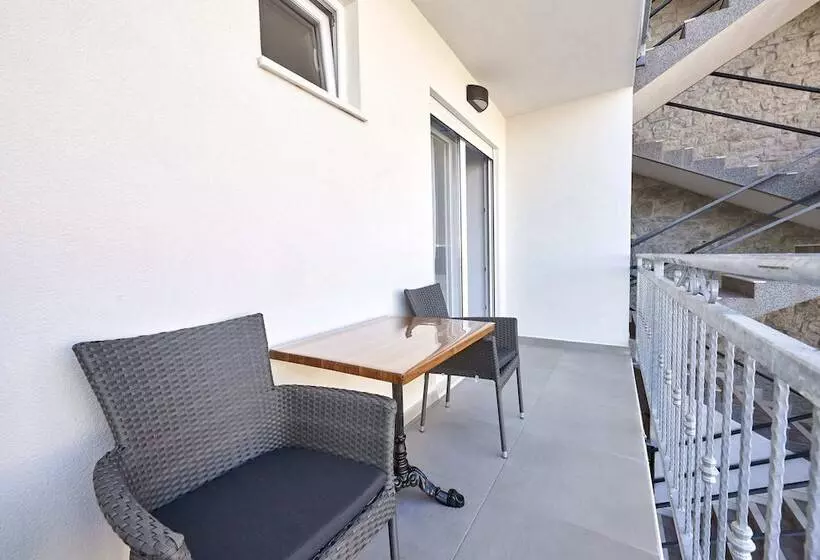 پانسیون Apartments & Rooms žaja