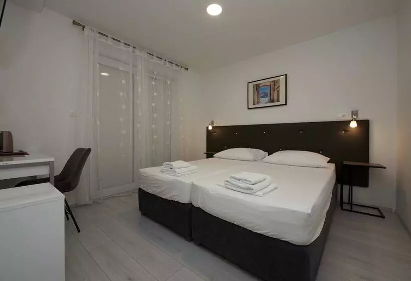 پانسیون Apartments & Rooms žaja