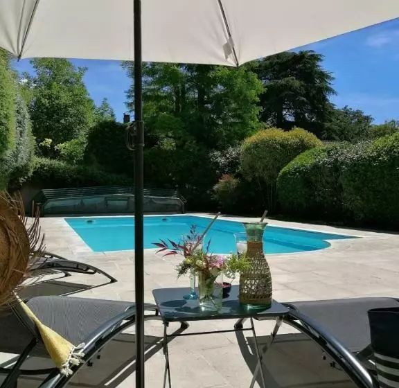 Le Moulin Du Mesnil