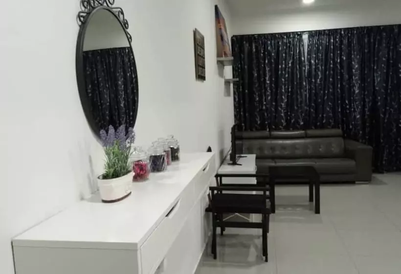 پانسیون Trefoil Setia Alam B32