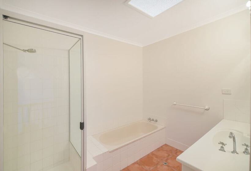 Peregian Beach House   2/22 Avocet Parade