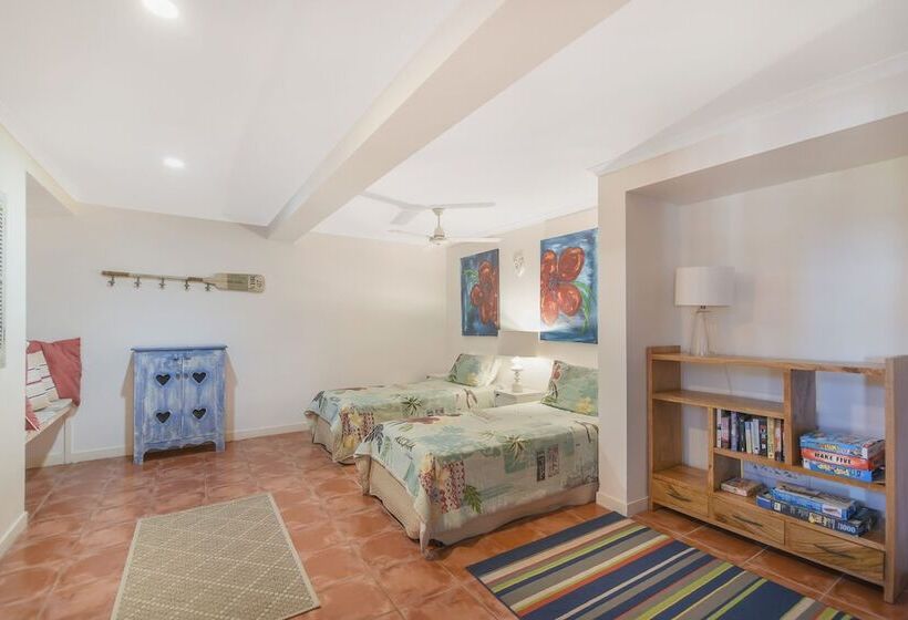 Peregian Beach House   2/22 Avocet Parade