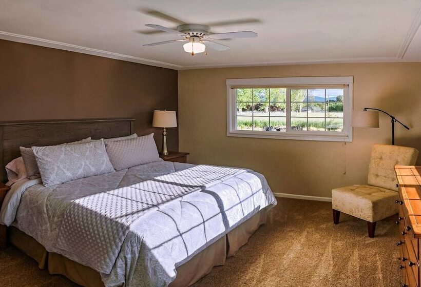 Racing Horse Ranch With Unlimited Golf