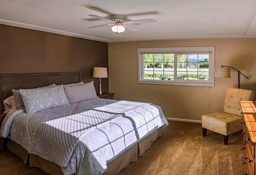 Racing Horse Ranch With Unlimited Golf