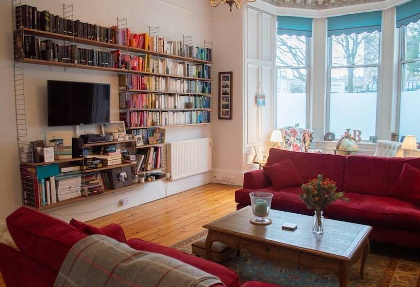 Stockbridge Family Home With Private Garden