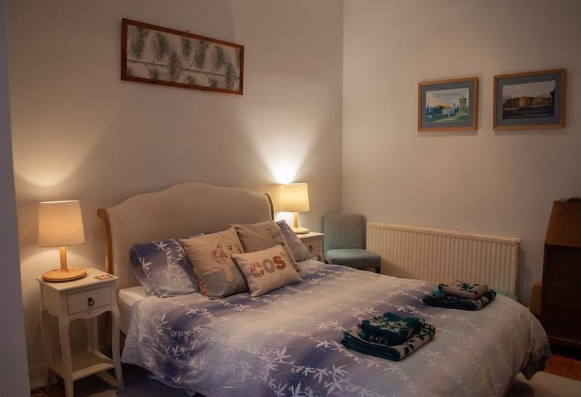 Stockbridge Family Home With Private Garden