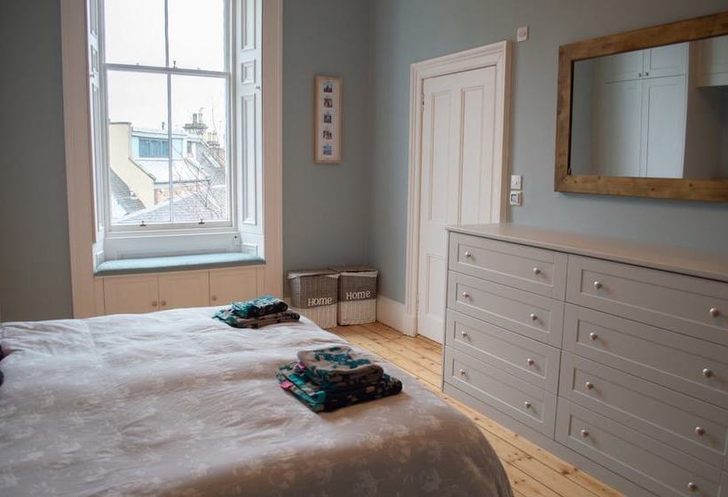 Stockbridge Family Home With Private Garden