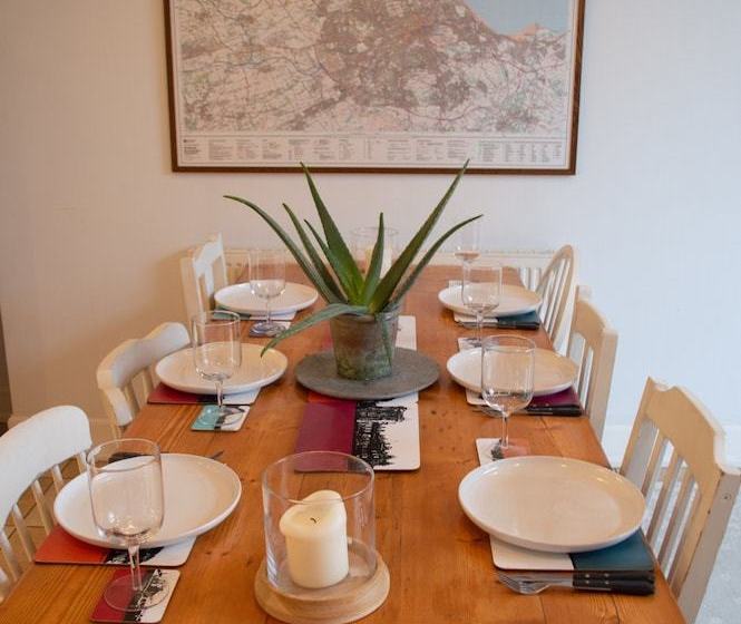 Stockbridge Family Home With Private Garden