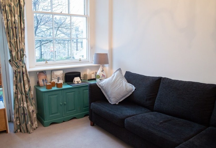 Stockbridge Family Home With Private Garden