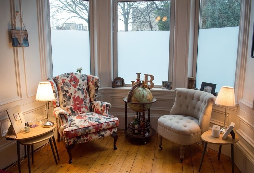 Stockbridge Family Home With Private Garden