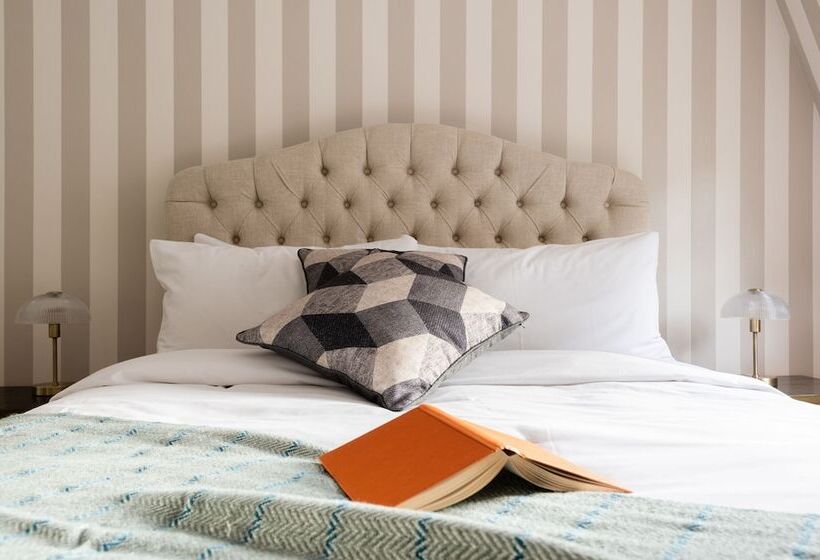 The Kensington Palace Mews   Bright & Modern 6bdr House With Parking Space