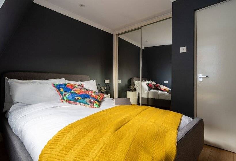 The Kensington Palace Mews   Bright & Modern 6bdr House With Parking Space