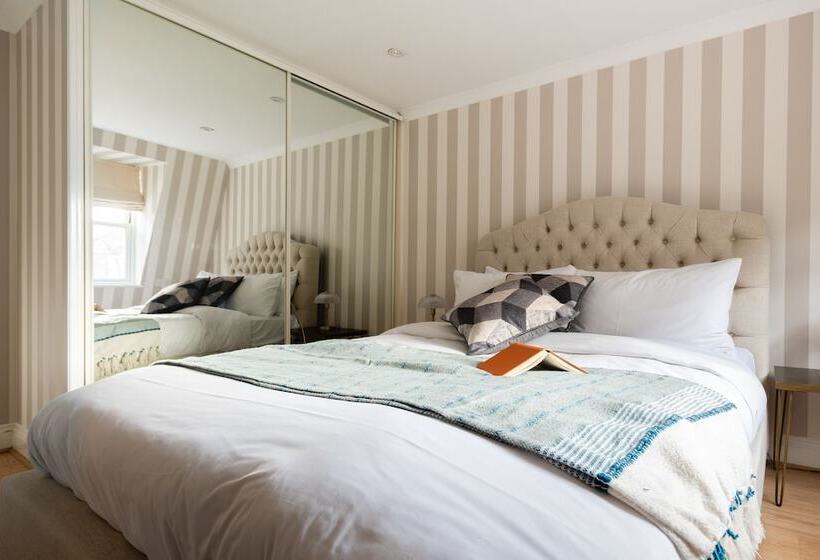 The Kensington Palace Mews   Bright & Modern 6bdr House With Parking Space