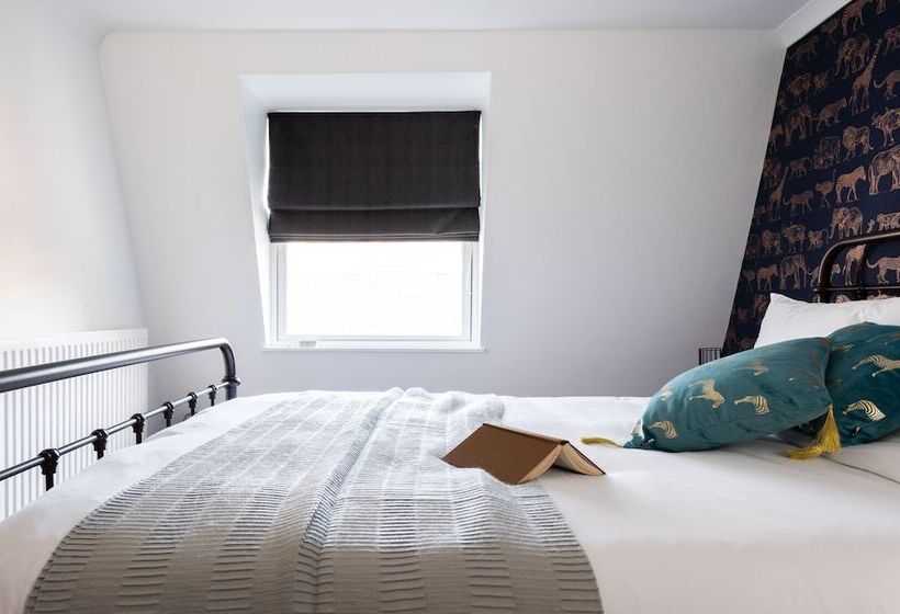 The Kensington Palace Mews   Bright & Modern 6bdr House With Parking Space