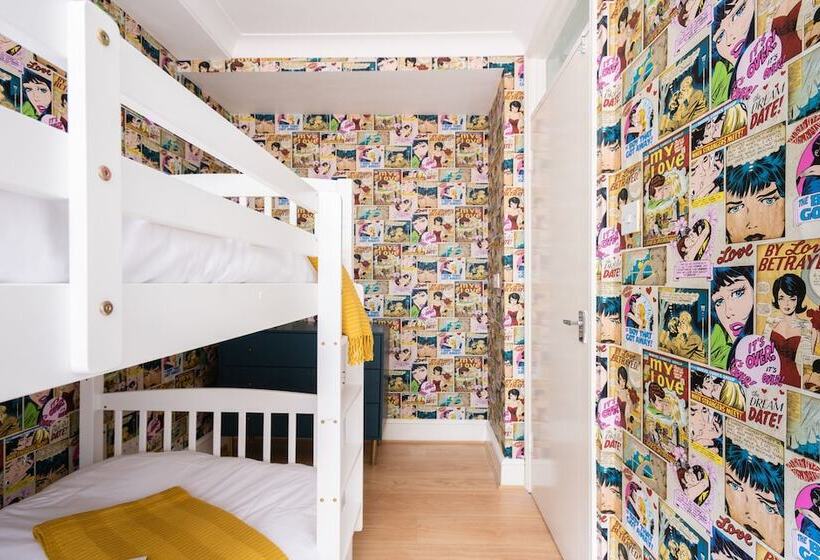 The Kensington Palace Mews   Bright & Modern 6bdr House With Parking Space