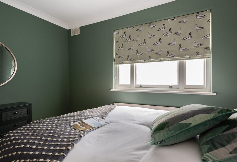 The Kensington Palace Mews   Bright & Modern 6bdr House With Parking Space