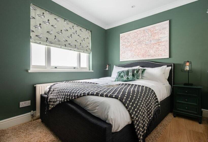 The Kensington Palace Mews   Bright & Modern 6bdr House With Parking Space