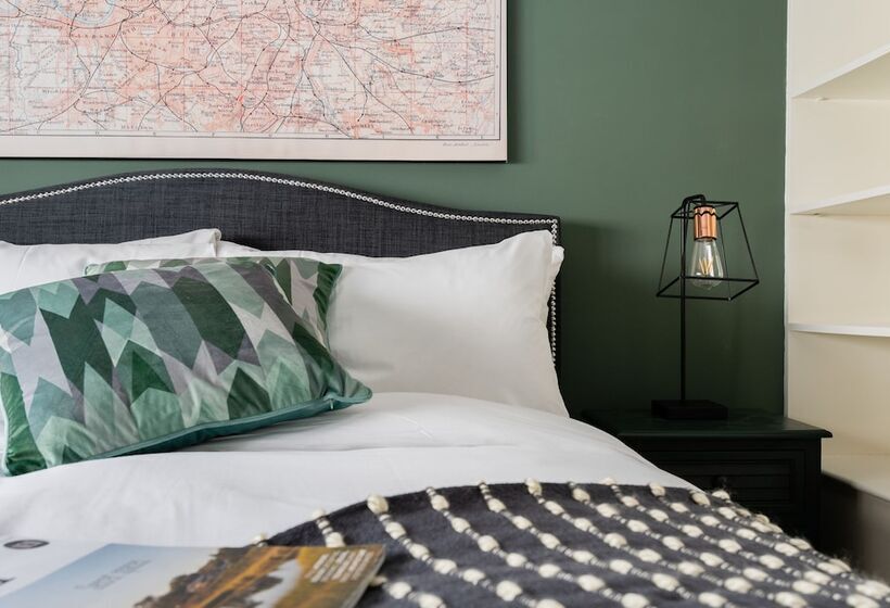 The Kensington Palace Mews   Bright & Modern 6bdr House With Parking Space