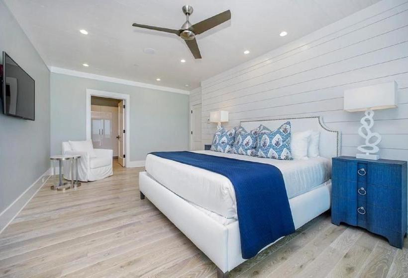 Exclusive Stays In Cadiz