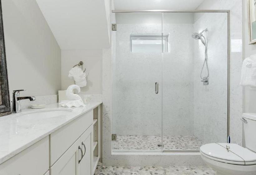 Exclusive Stays In Cadiz