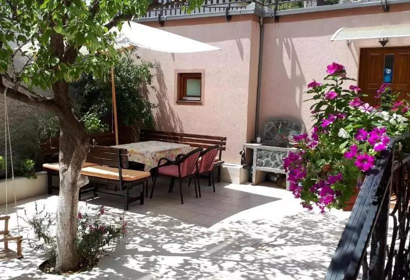 Hostel Bojo