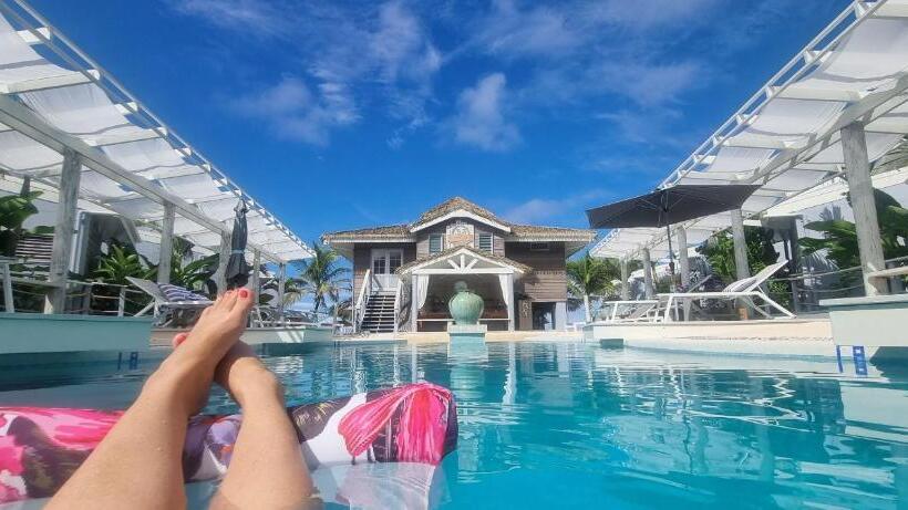 هتل Ocean Escape Resort & Spa