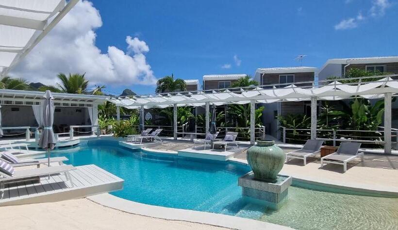 هتل Ocean Escape Resort & Spa