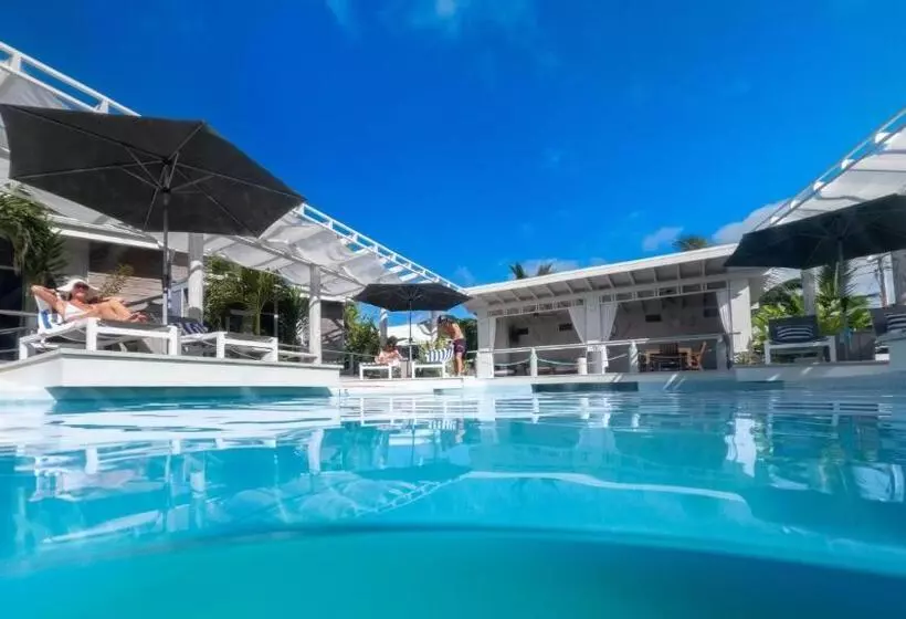 هتل Ocean Escape Resort & Spa