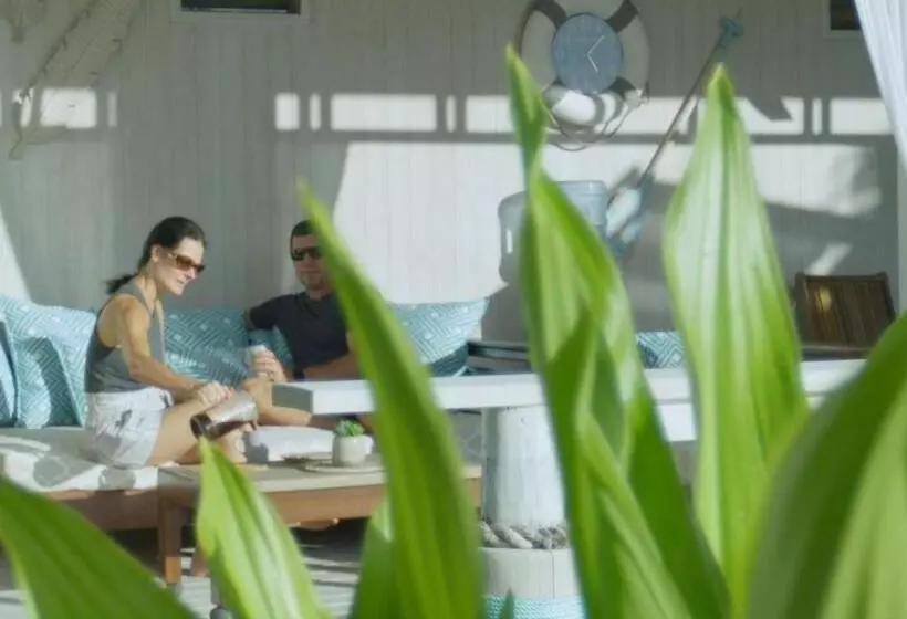 هتل Ocean Escape Resort & Spa