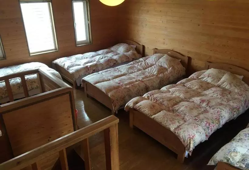 پانسیون Ninjaart Furano Cottage