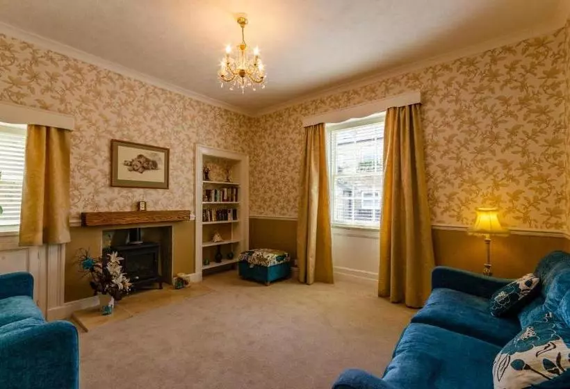 Aamiaismajoitus (B&B) Pinfold House