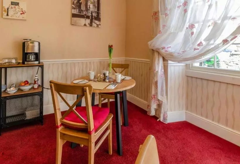 Aamiaismajoitus (B&B) Pinfold House