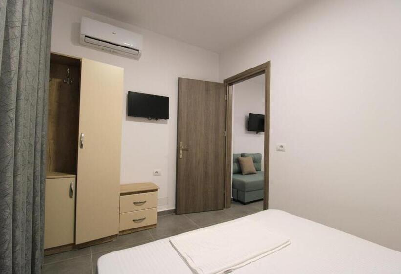 پانسیون Villa Adrian