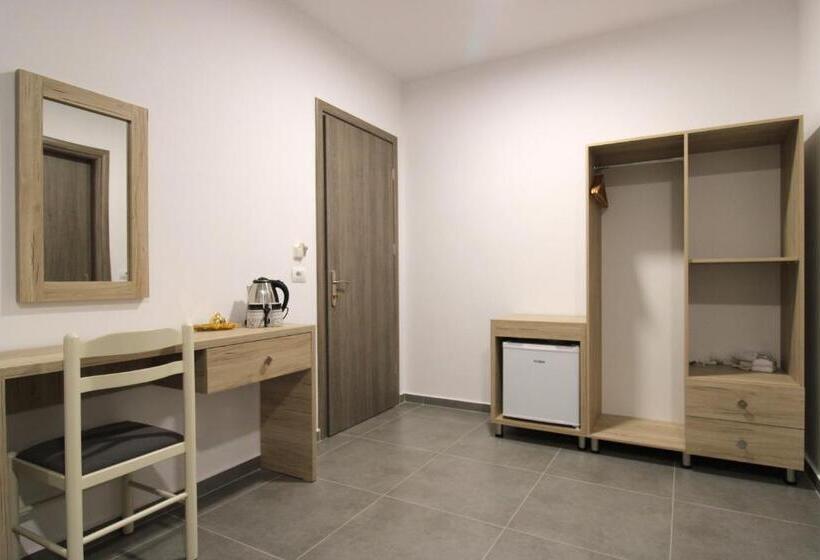 پانسیون Villa Adrian