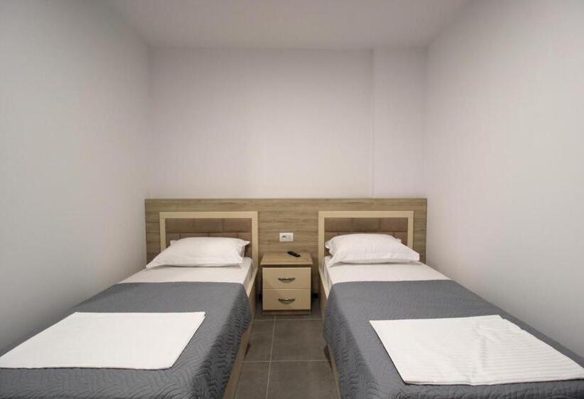 پانسیون Villa Adrian