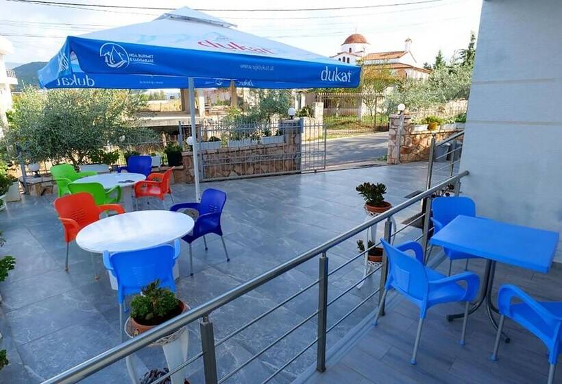 پانسیون Villa Adrian