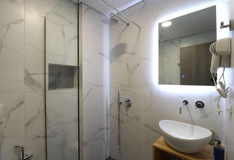 پانسیون Villa Adrian