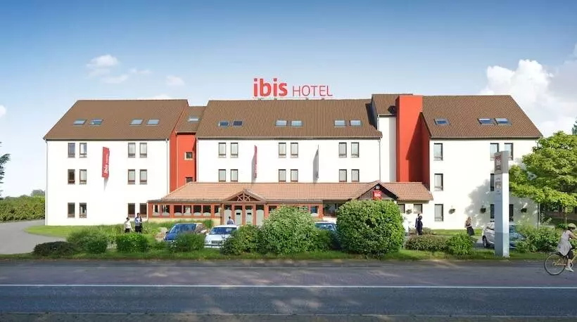 هتل Ibis Charleroi Airport Brussels South