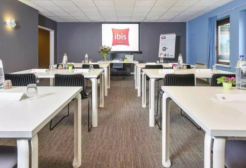 هتل Ibis Charleroi Airport Brussels South