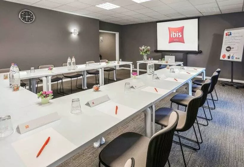 هتل Ibis Charleroi Airport Brussels South