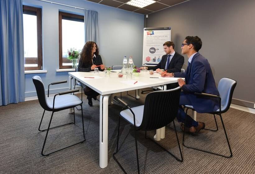 هتل Ibis Charleroi Airport Brussels South