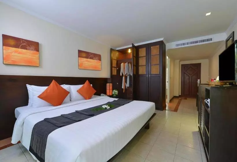 Отель Panwa Boutique Beachfront