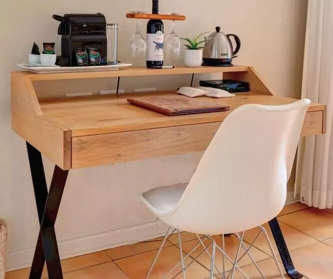 Hotel Periwinkle Lodge Guest House