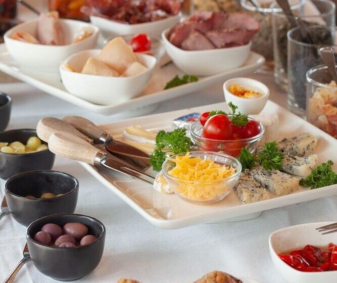 فندق Periwinkle Lodge Guest House