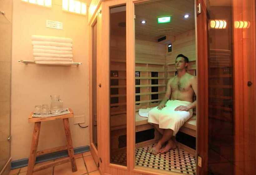 فندق Periwinkle Lodge Guest House