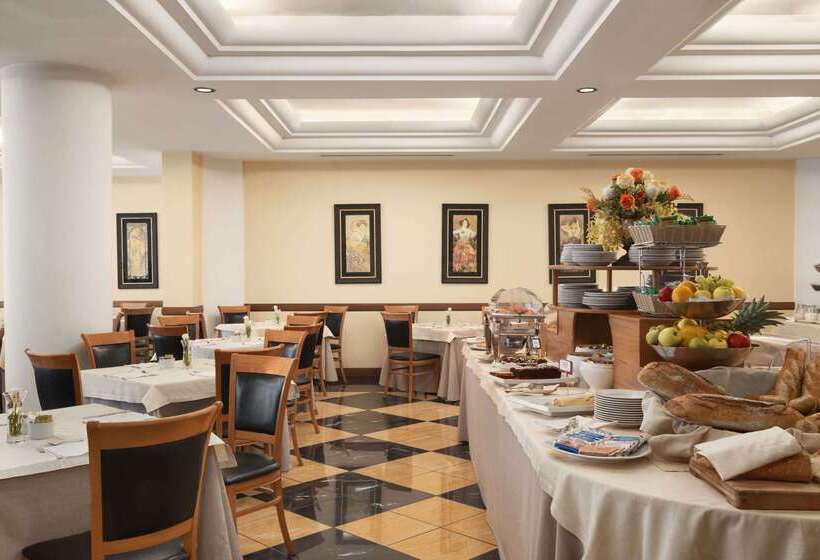 هتل Ramada By Wyndham Naples