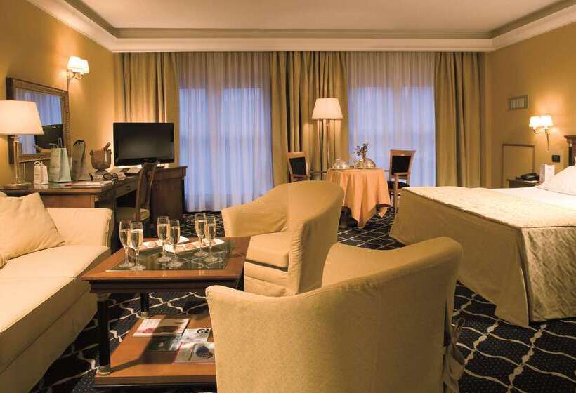 هتل Ramada By Wyndham Naples