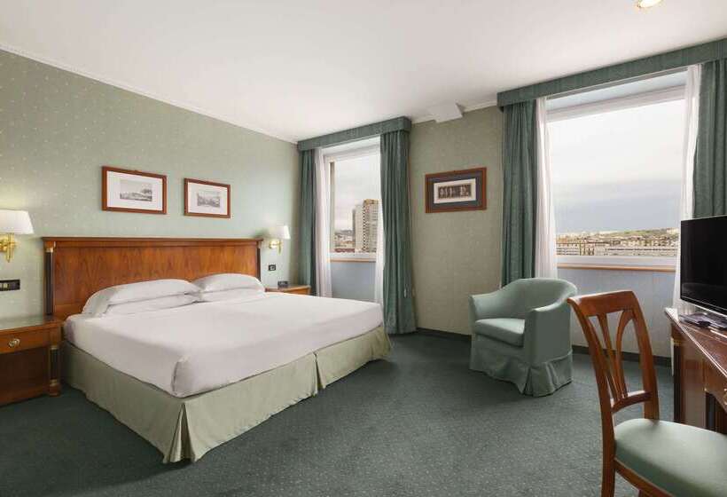 هتل Ramada By Wyndham Naples